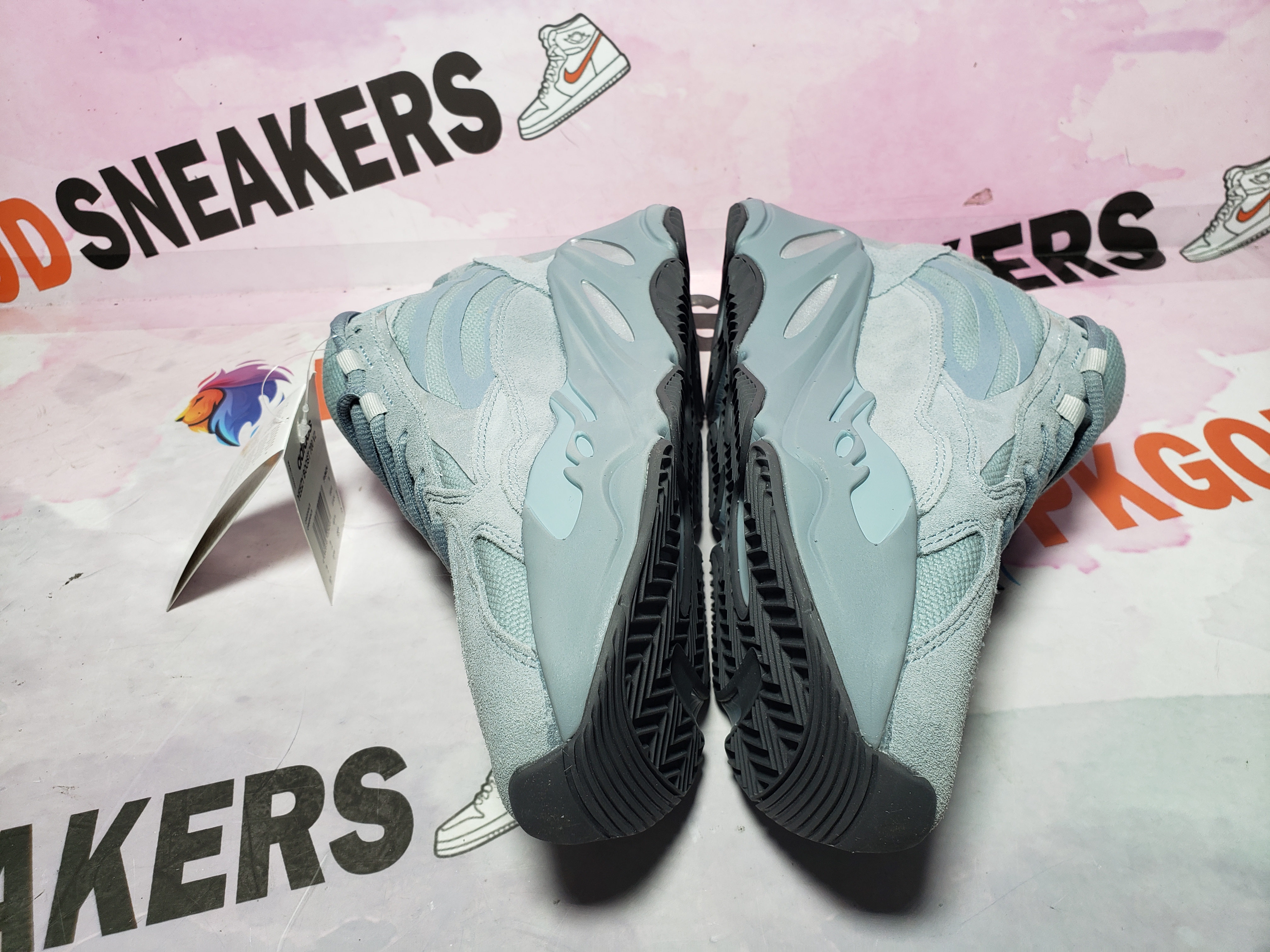 og Yeezy Boost 700 V2 Hospital Blue FV8424