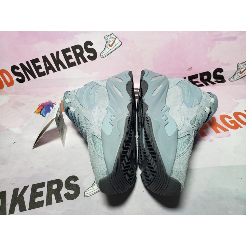 og Yeezy Boost 700 V2 Hospital Blue FV8424