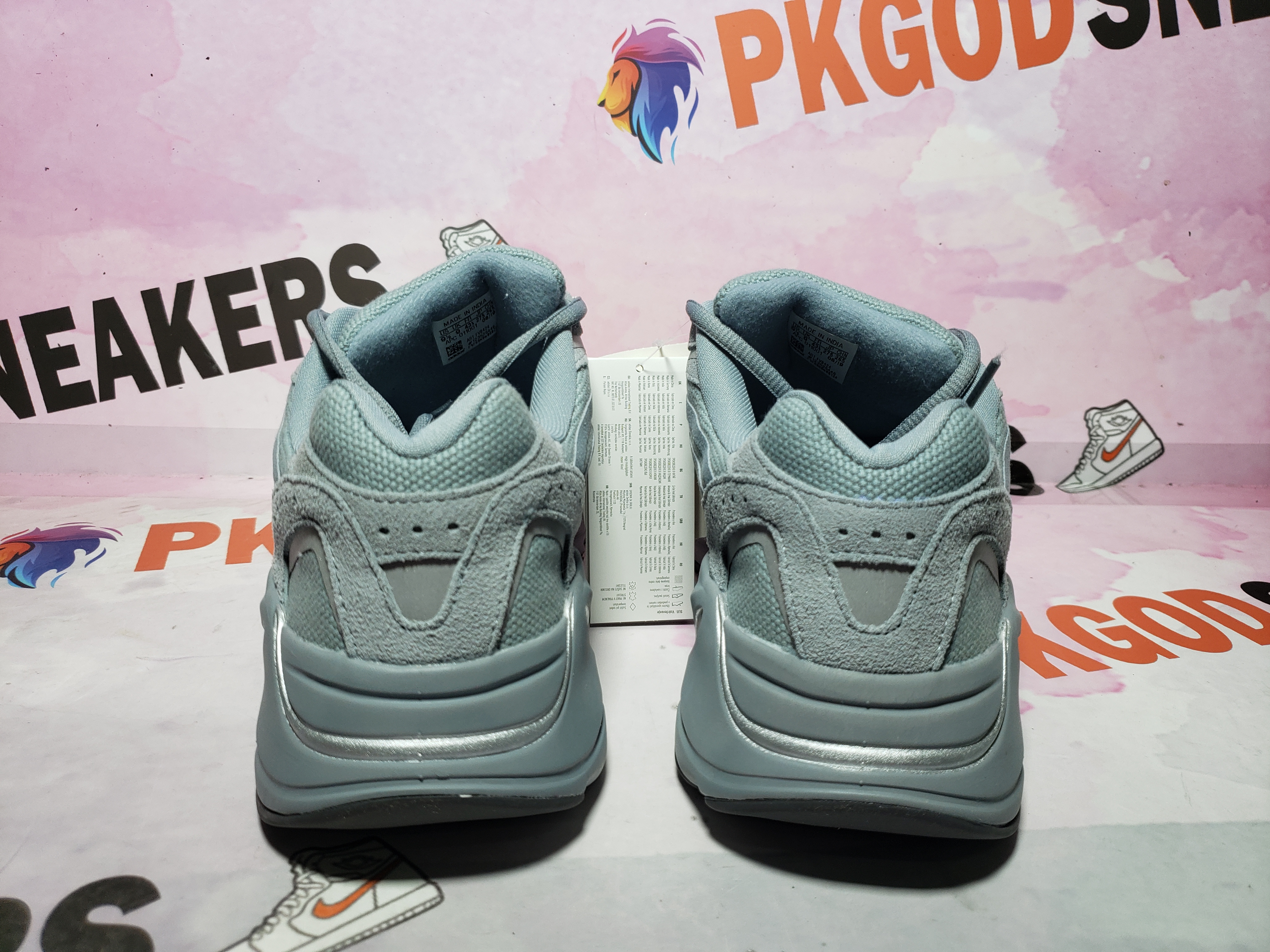 og Yeezy Boost 700 V2 Hospital Blue FV8424