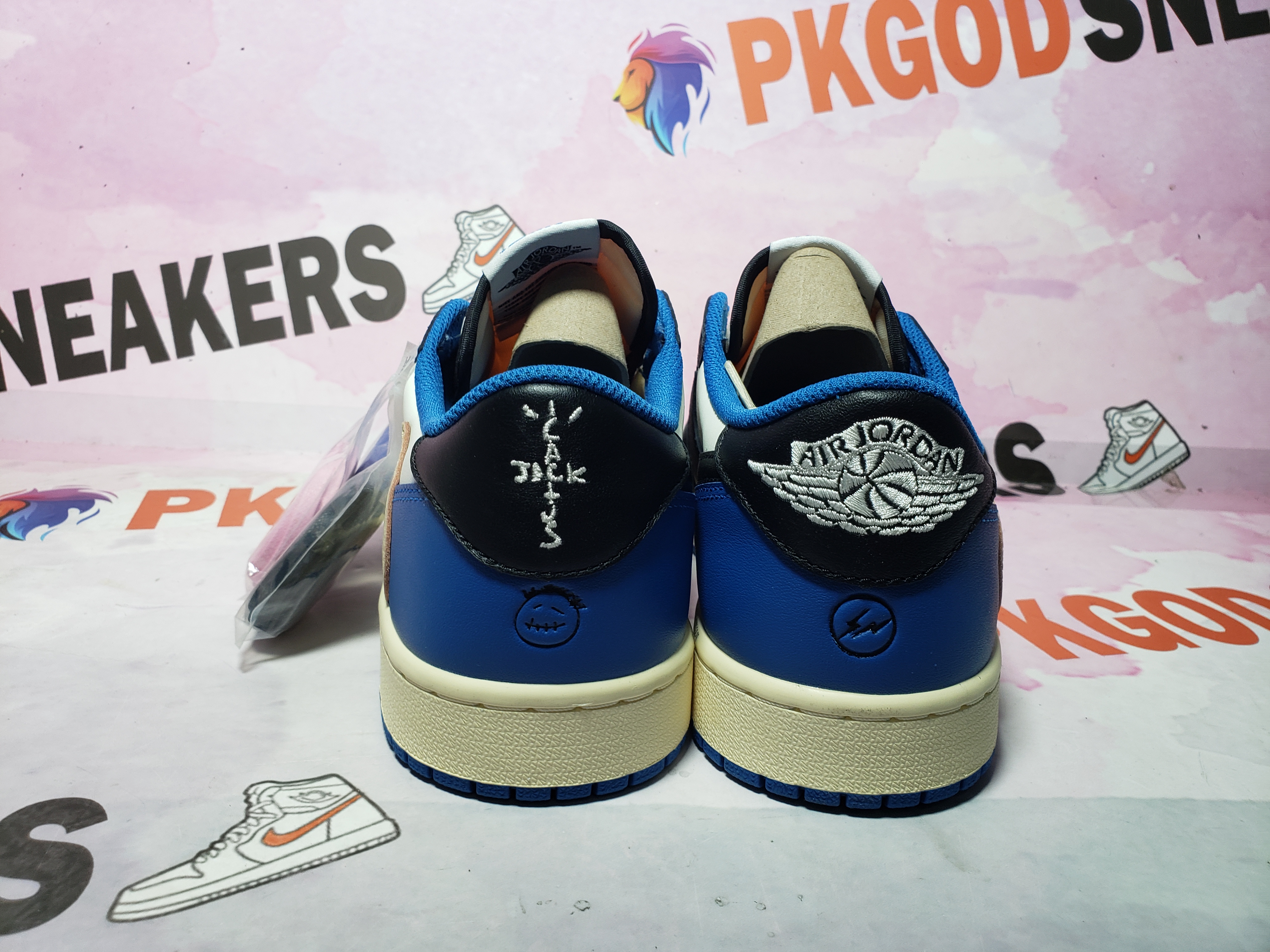 OG Jordan 1 Low fragment design x Travis Scott DM7866-140