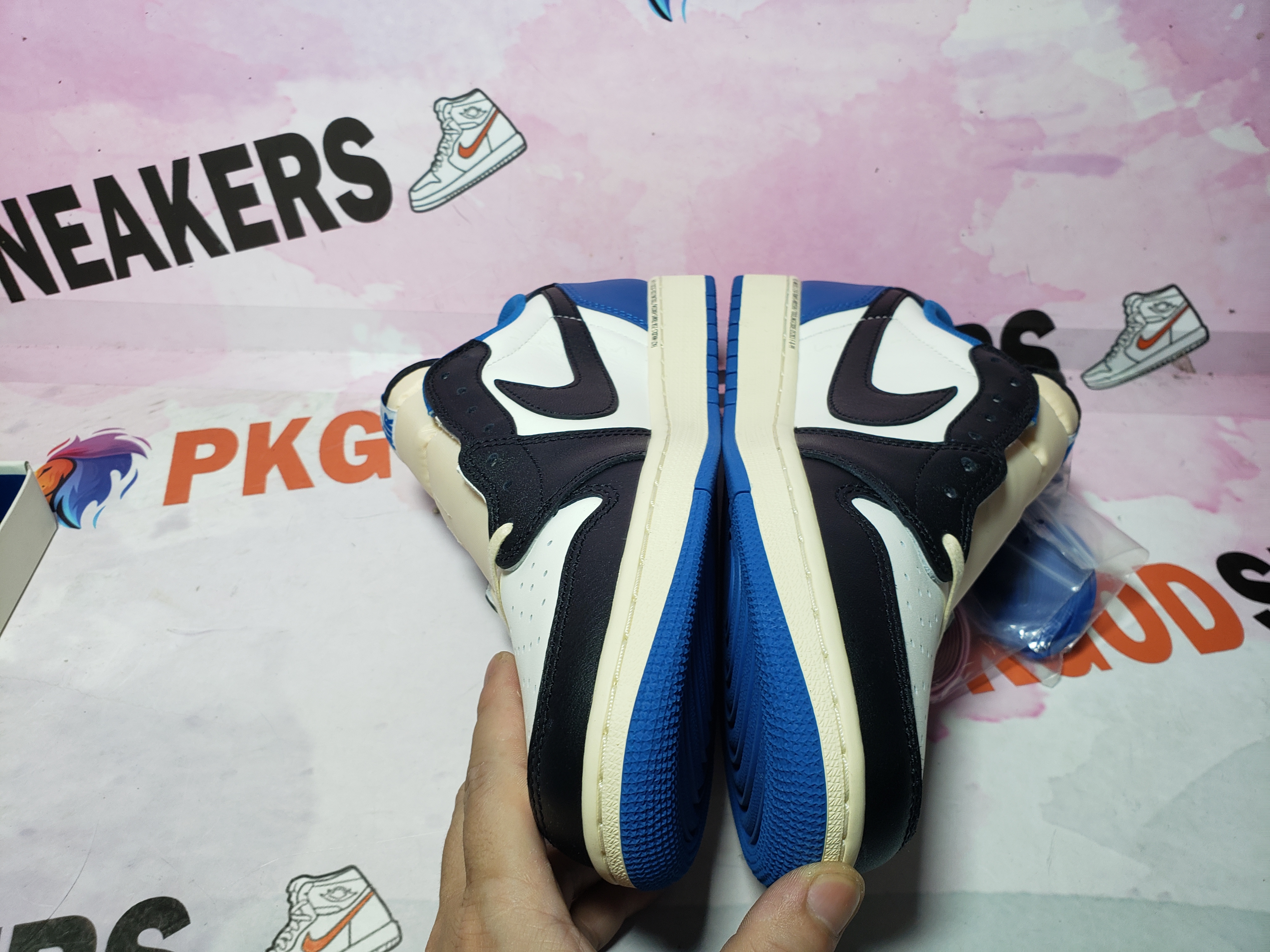 OG Jordan 1 Low fragment design x Travis Scott DM7866-140