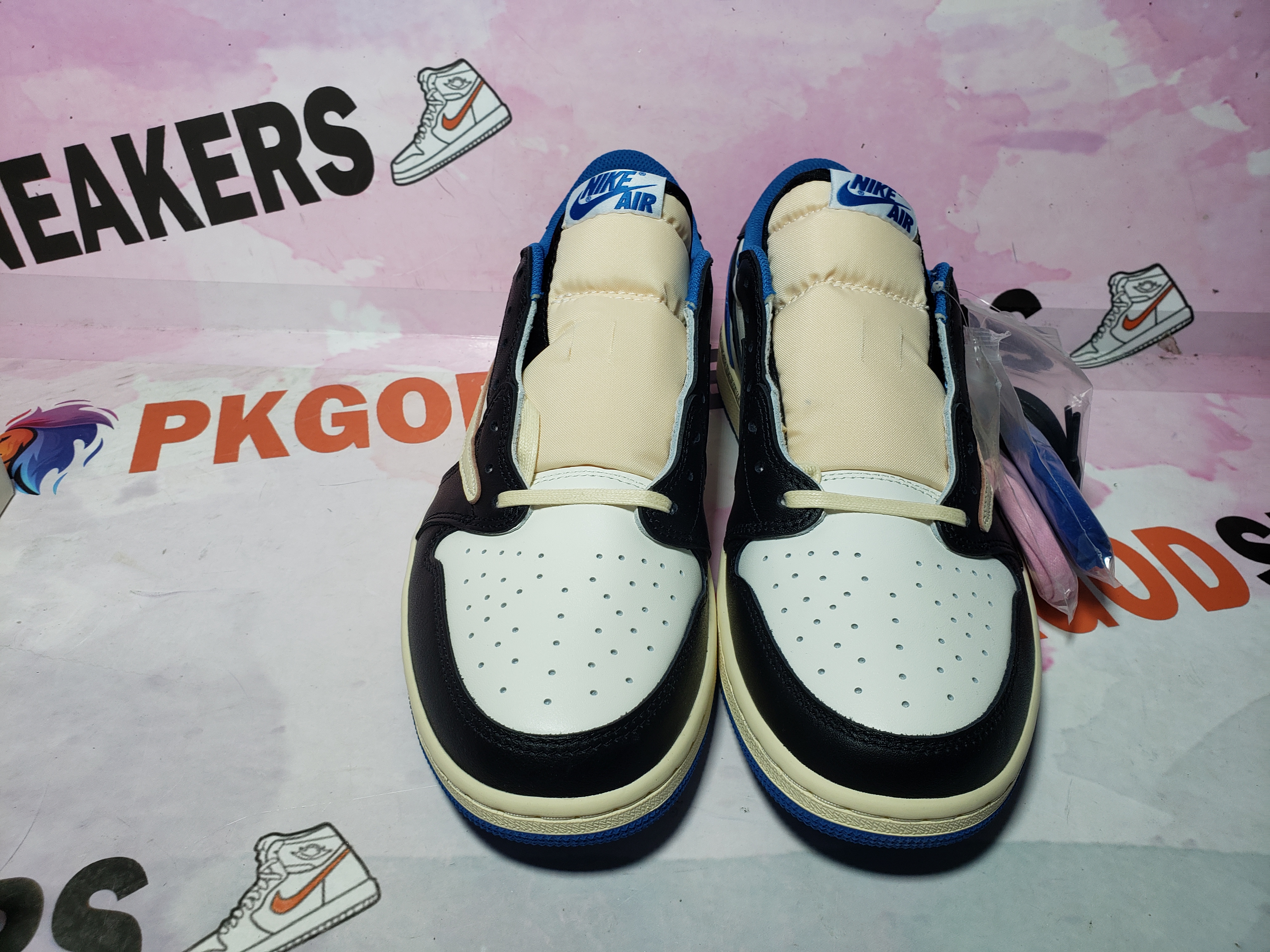OG Jordan 1 Low fragment design x Travis Scott DM7866-140