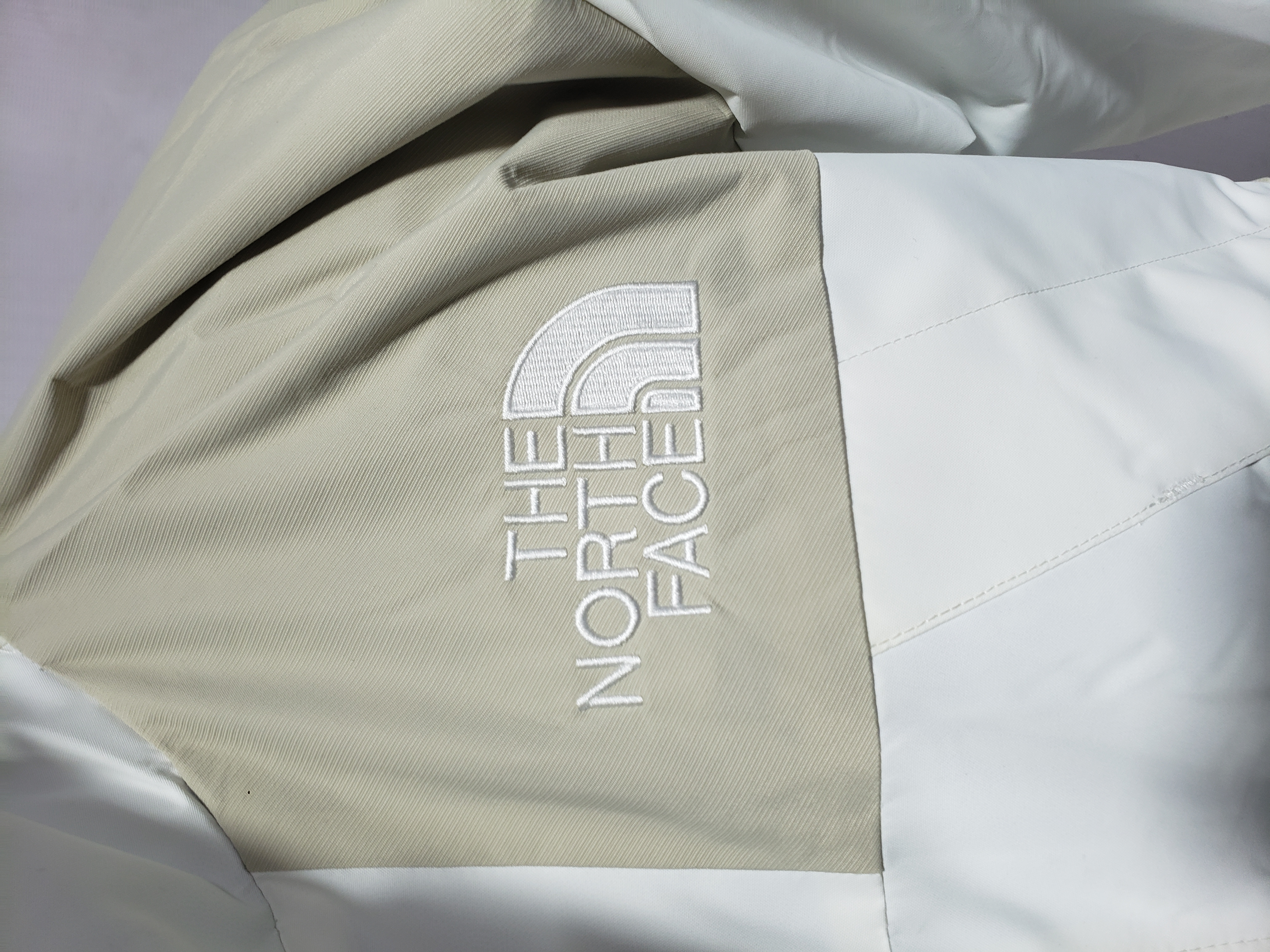 TheNorthFace Black and Milk White Color Matching Mountain Jacket