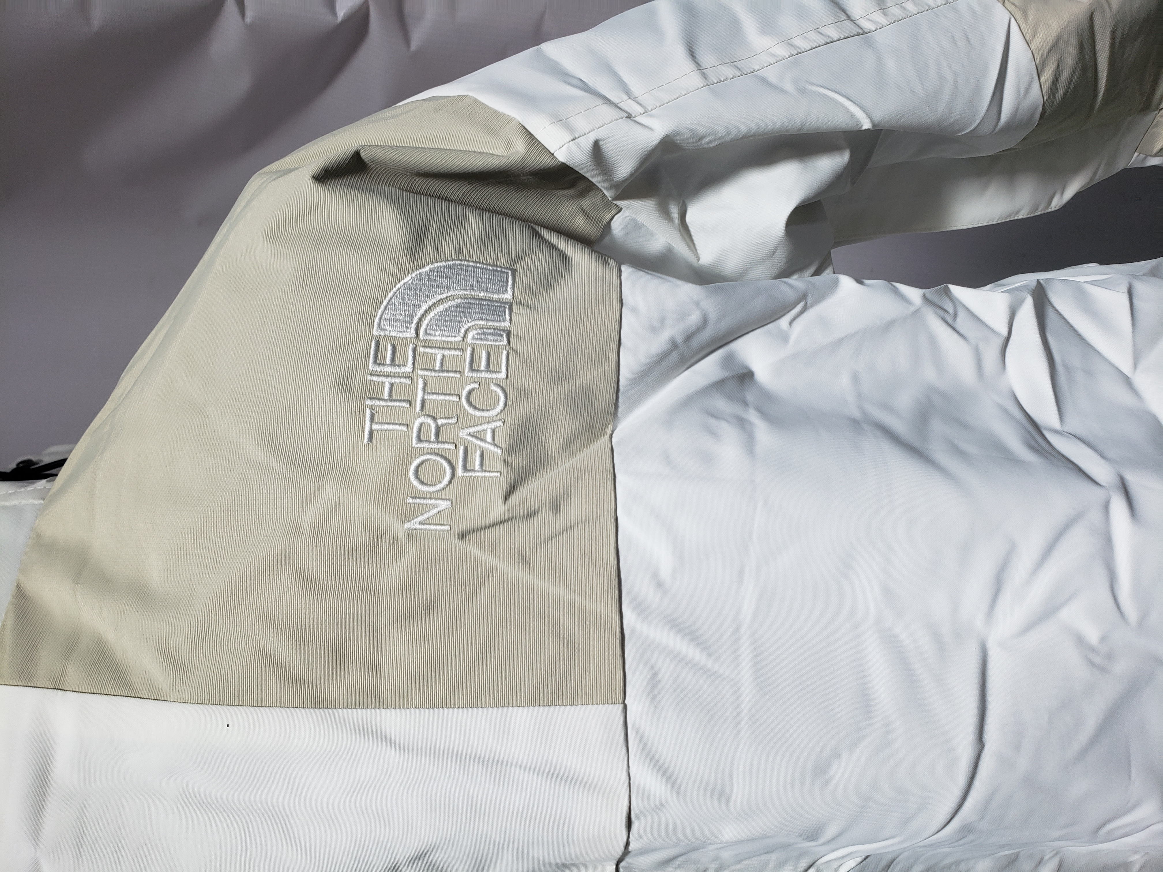 TheNorthFace Black and Milk White Color Matching Mountain Jacket