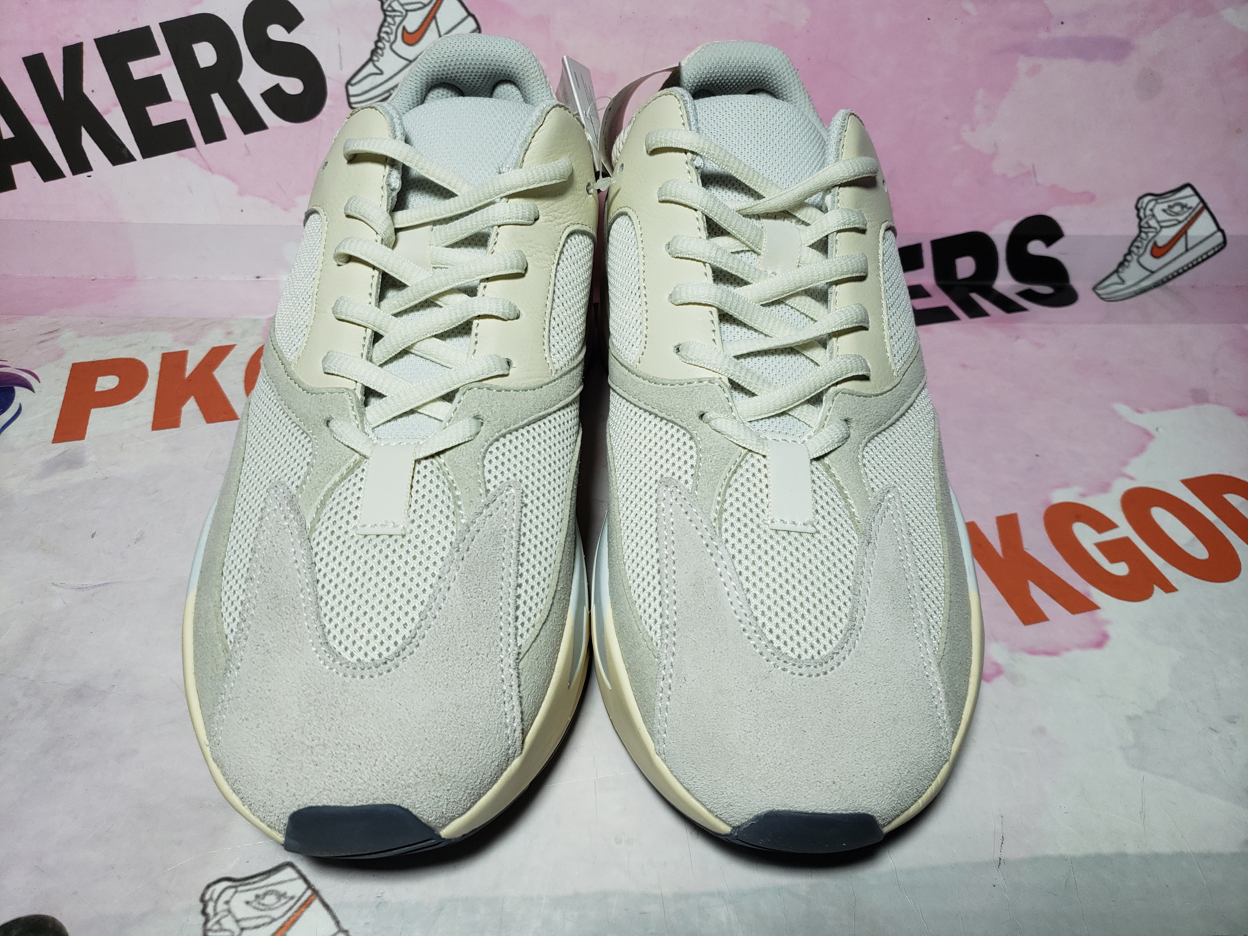 PKGoden Yeezy Boost 700 Analog EG7596