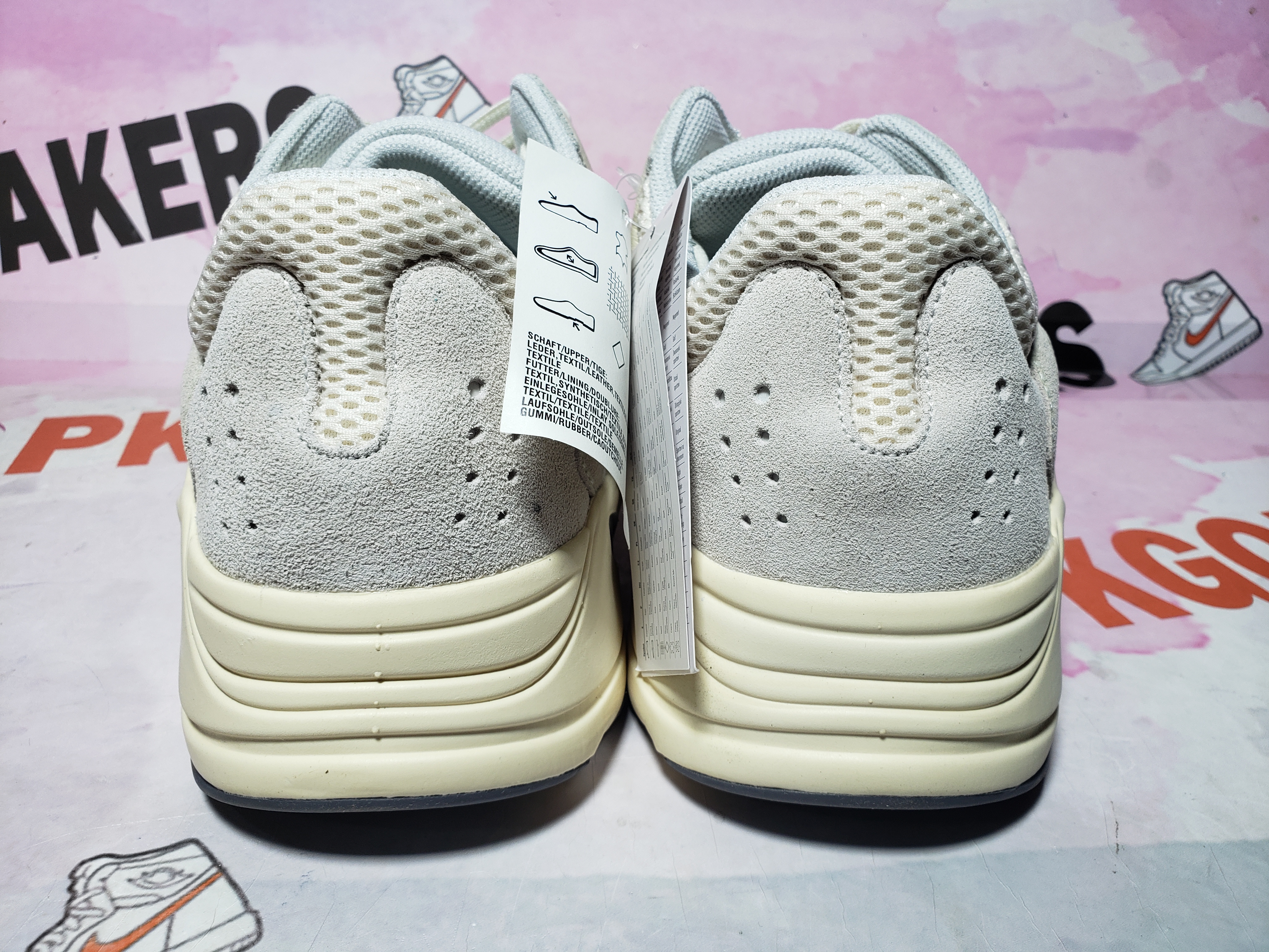 PKGoden Yeezy Boost 700 Analog EG7596