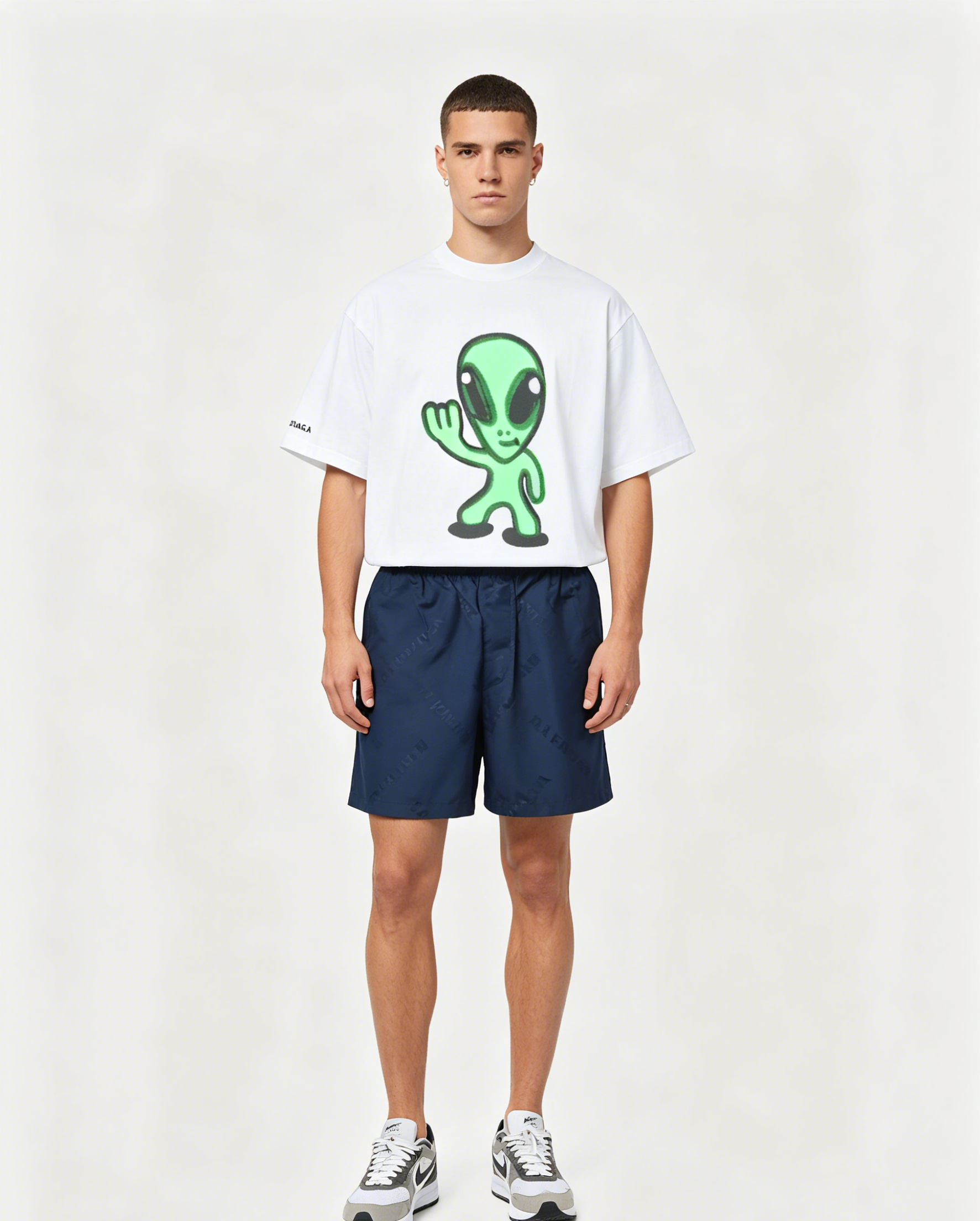 Balenciaga 25ss Alien Print T-Shirt and l-pattern embossed jacquard shorts Suit