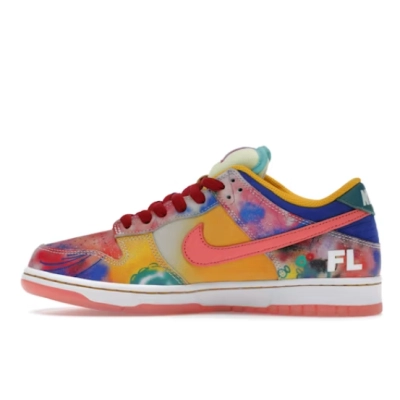 GET SB Dunk Low Futura Laboratories Sunblush Friends and Family 01