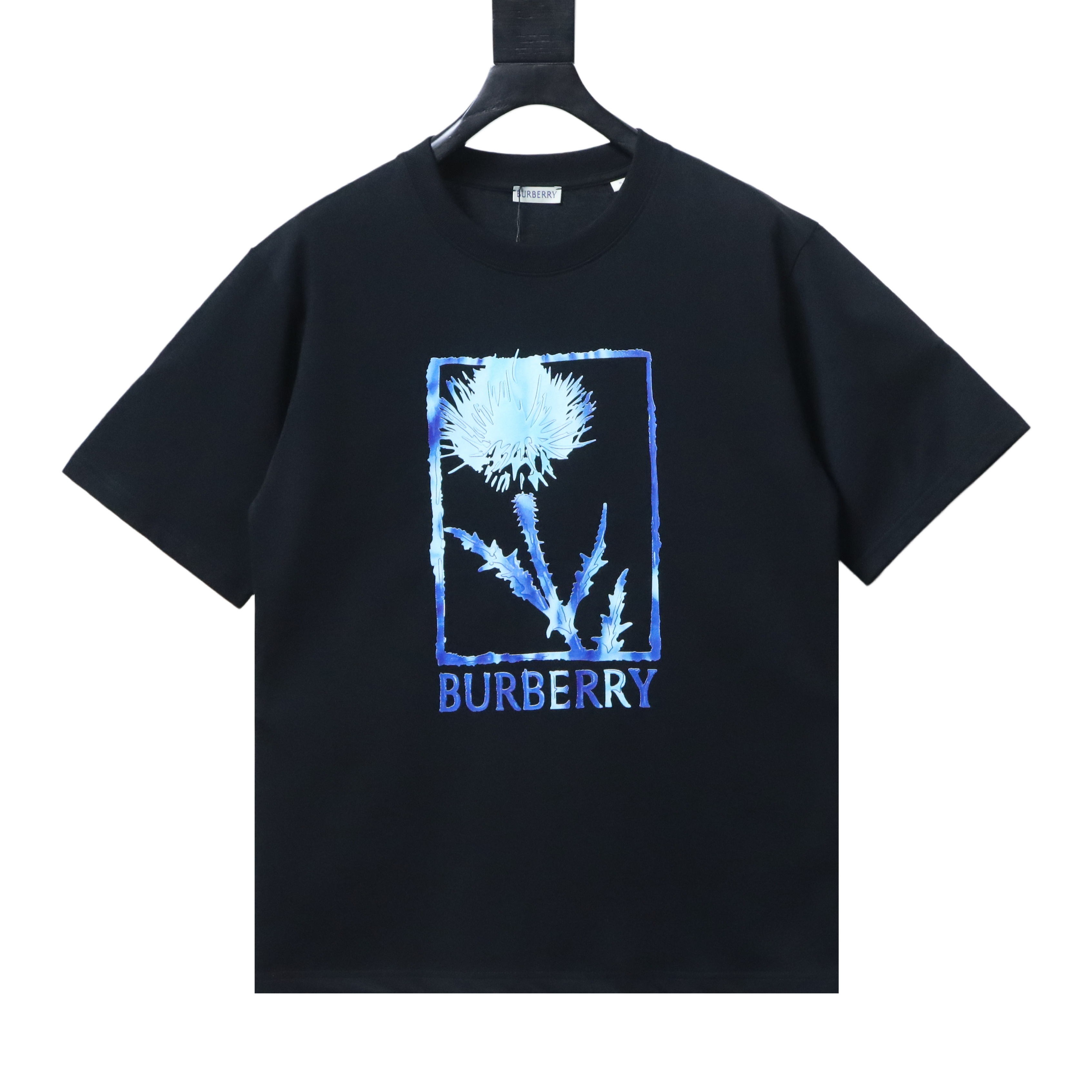 Burberry T-shirt Thistle print and Back pocket patch warhorse Shorts Suit