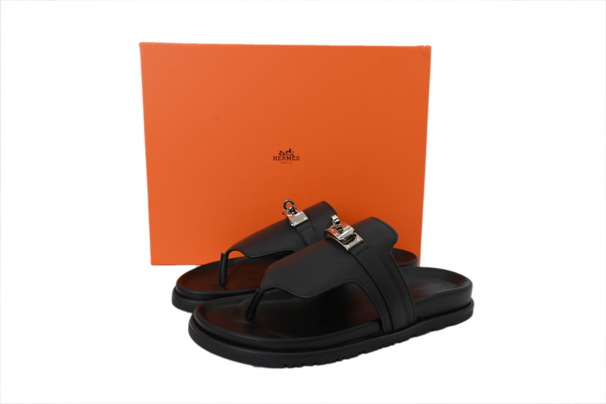 Hermes Flat-fronted Thong sandals Slippers Black