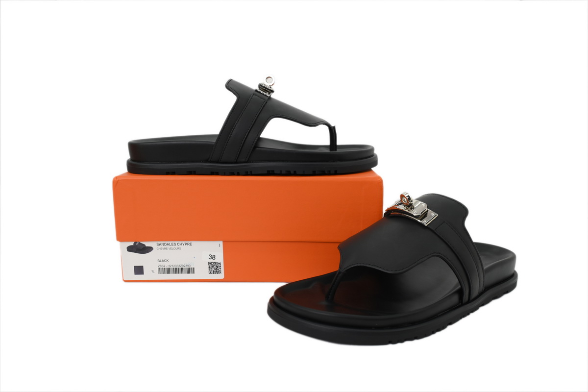 Hermes Flat-fronted Thong sandals Slippers Black