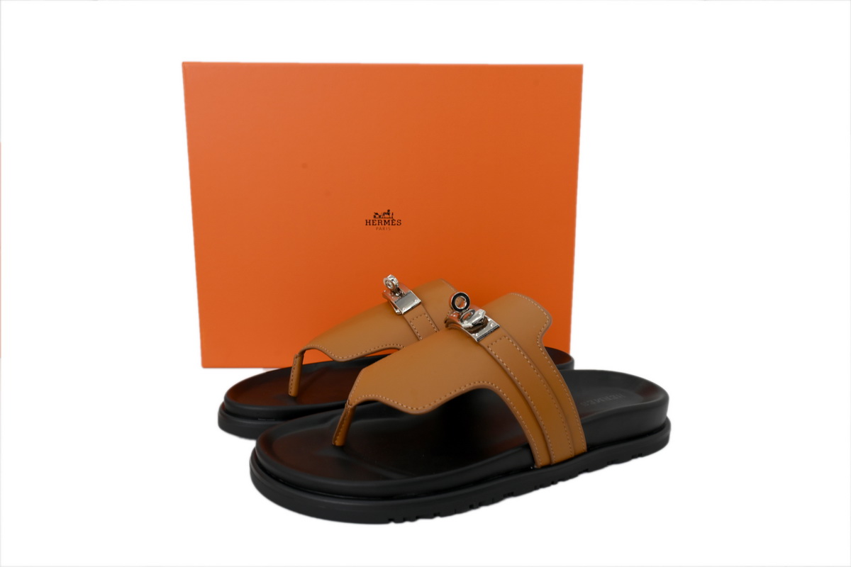 Hermes Flat-fronted Thong sandals Slippers Brown