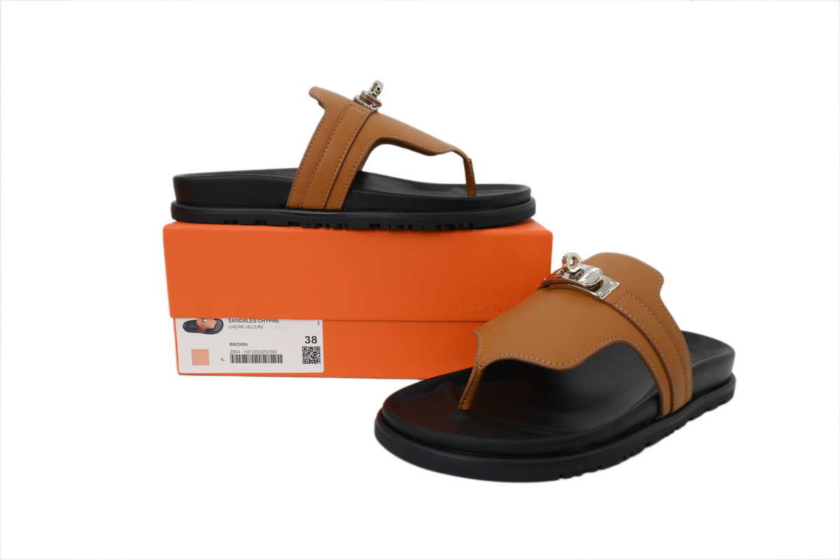 Hermes Flat-fronted Thong sandals Slippers Brown