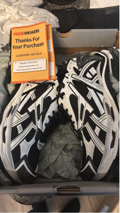 PKGoden Balenciaga 7th Runner Black White 677403W3RB29010 review customer