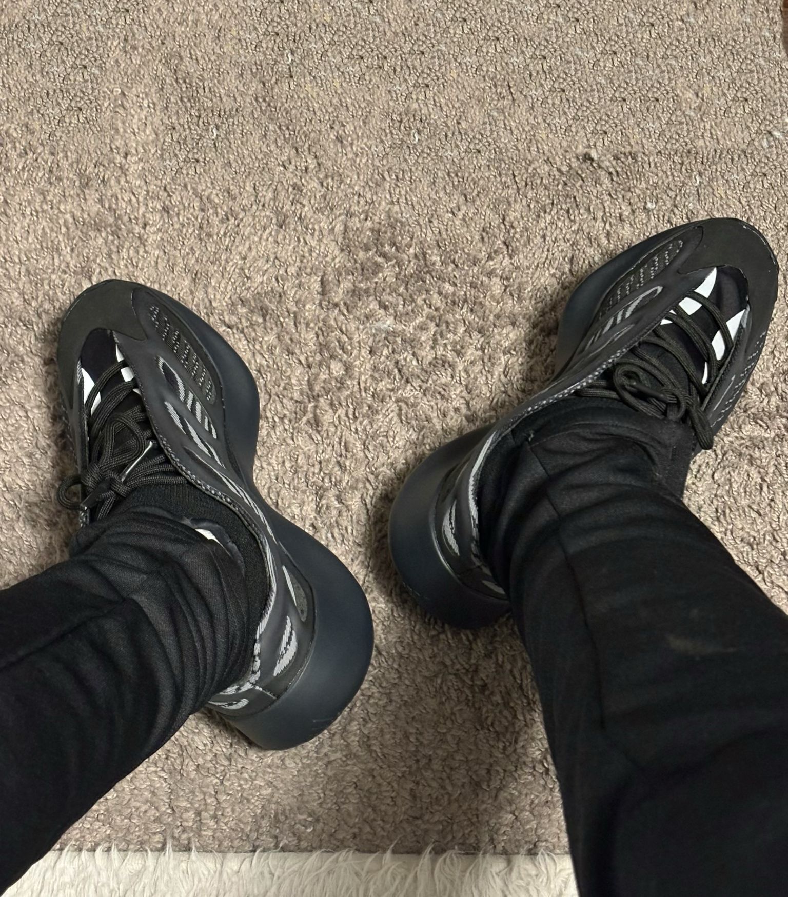 PKGoden Yeezy Boost 700 V3 Alvah H67799 review Jose Leon 02