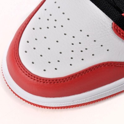 Air Jordan 1 Mid 'Chicago' (2020)