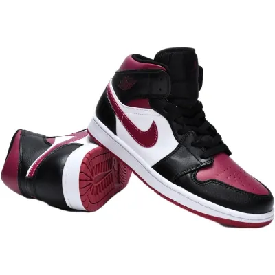 Air Jordan 1 Mid 'Bred Toe'