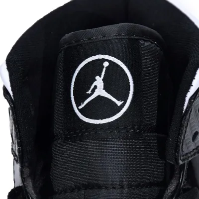 Air Jordan 1 Mid 'Carbon Fiber'