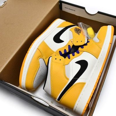 Air Jordan 1 Mid 'Lakers'