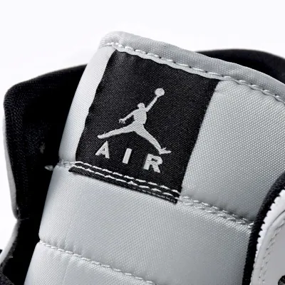 Air Jordan 1 Mid 'Light Smoke Grey' 2020