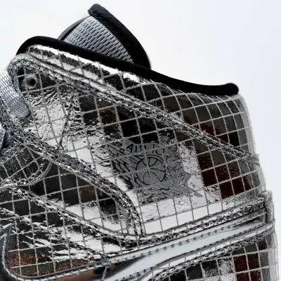 Air Jordan 1 Mid SE 'Disco Metallic Silver' (Women's)