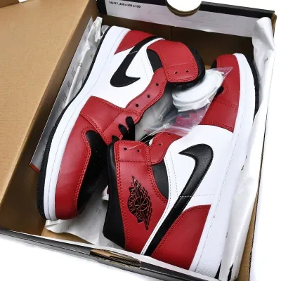 Air Jordan 1 Mid 'Chicago Black Toe'