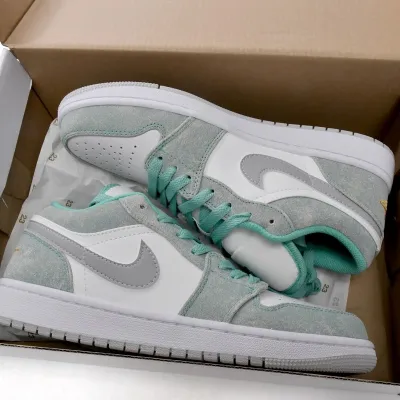 Air Jordan 1 Low SE 'New Emerald'