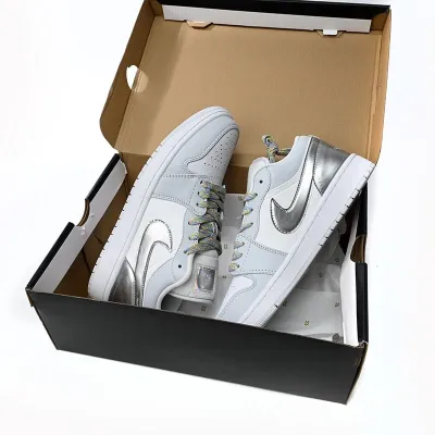 Air Jordan 1 Low SE 'Tear Away Silver'