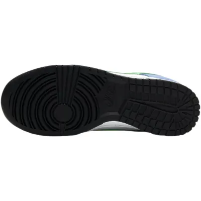 Nike Dunk Low 'Green Strike' (W)