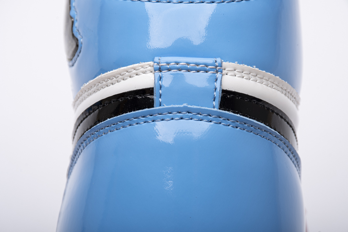 Jordan 1 Retro High Fearless UNC Chicago (Mid Quality)