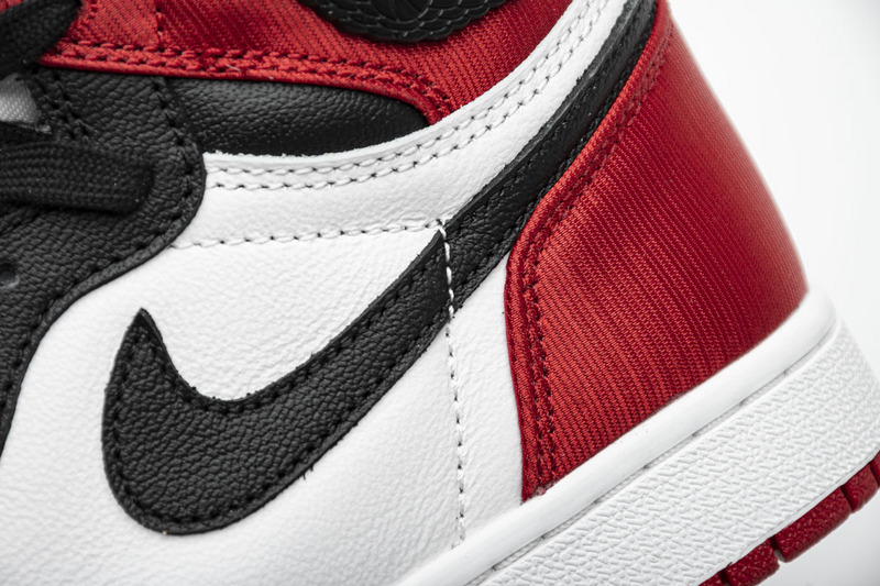 Jordan 1 Retro High Satin Black Toe (W) (Top Quality)