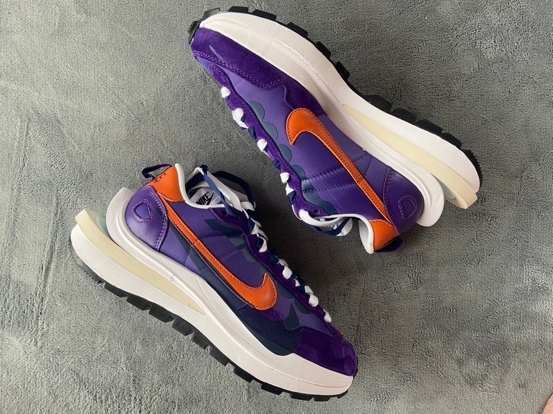 Nike Vaporwaffle sacai Dark Iris