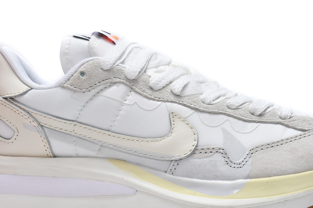 Nike Vaporwaffle sacai Sail Gum