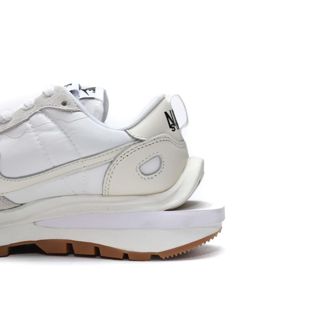 Nike Vaporwaffle sacai Sail Gum