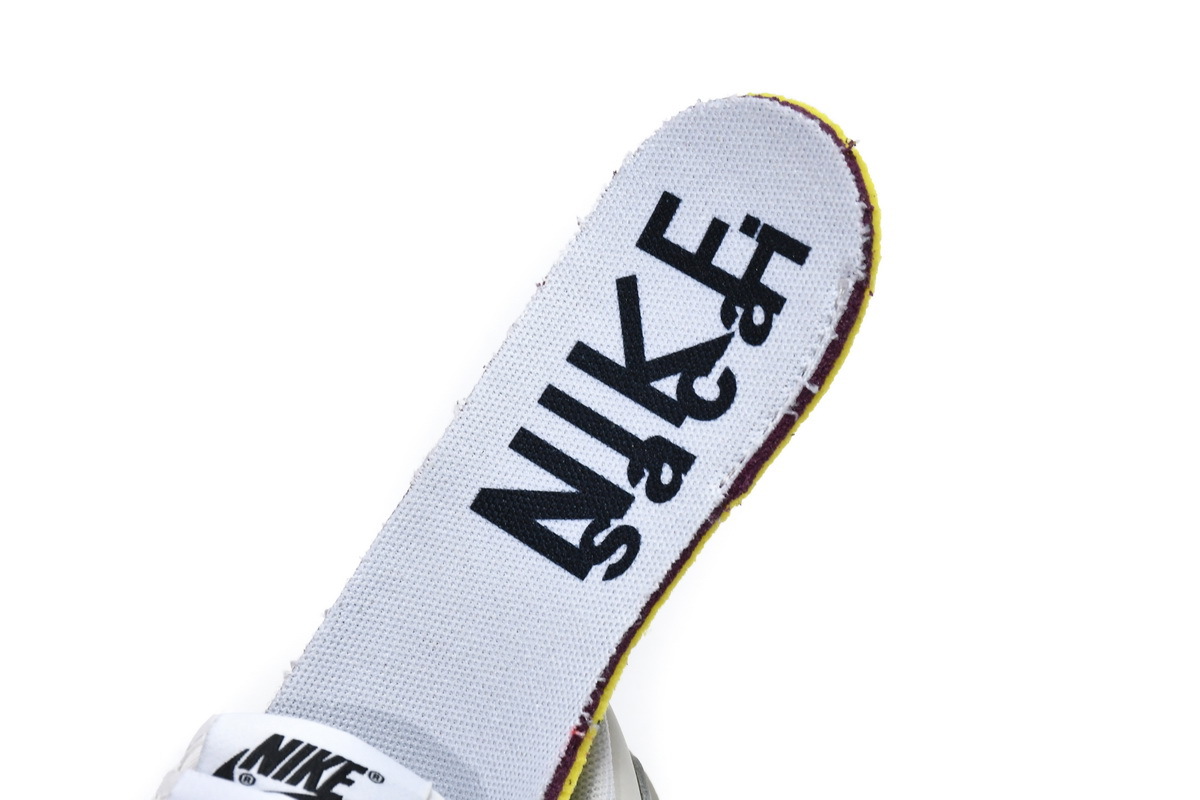 Nike Vaporwaffle sacai Sail Gum