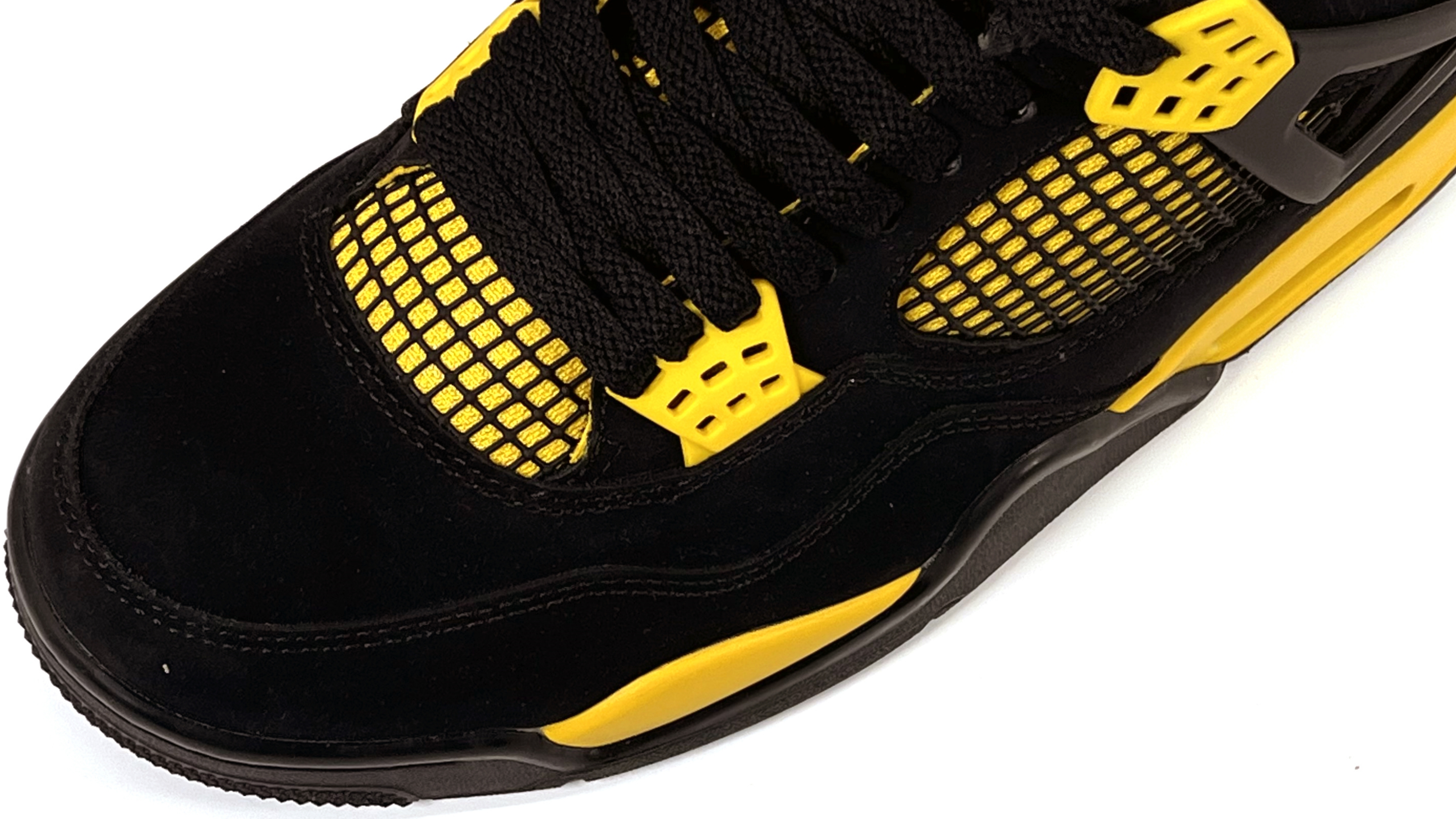 Jordan 4 Retro Thunder (2023)