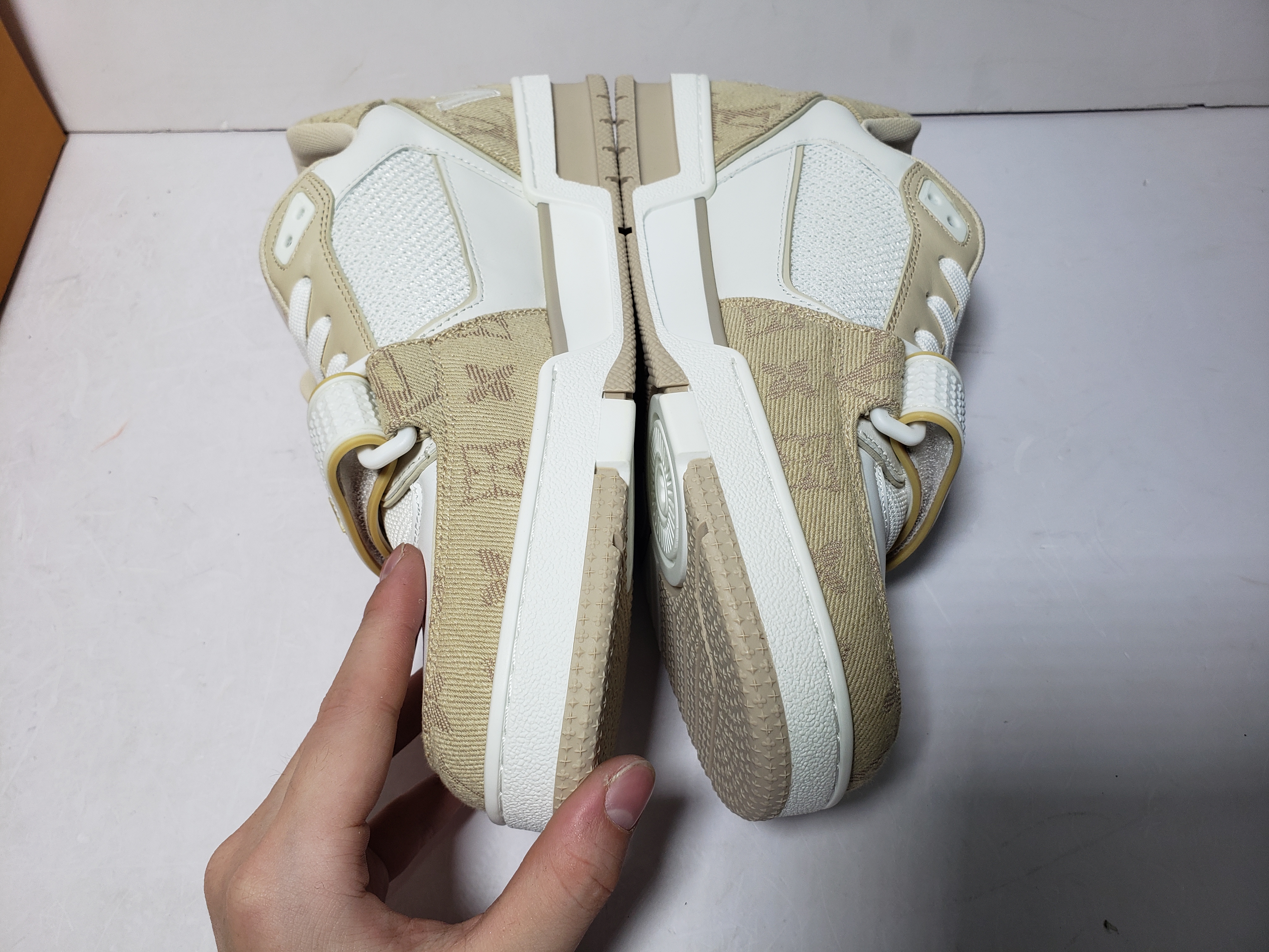 Replica Louis Vuitton Trainer Beige Cloth Cover,GO0220