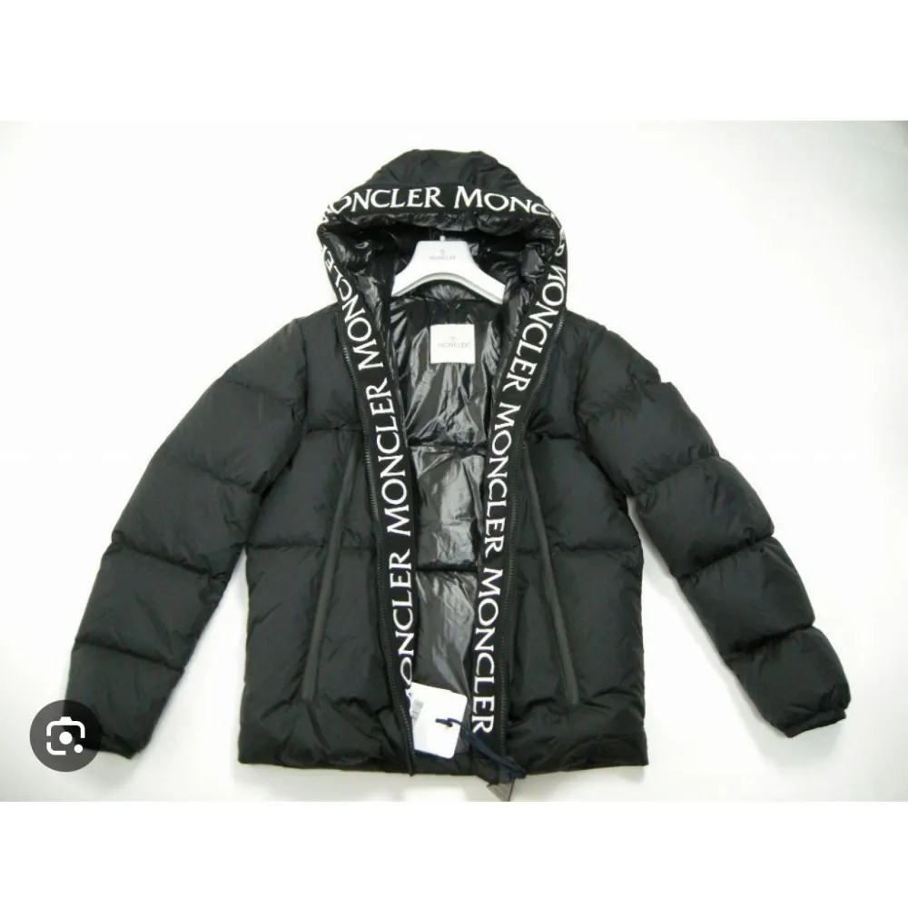 Moncler Montcla  Short Down Jacket