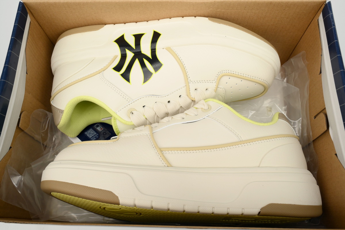 Replica Giày MLB Chunky Liner New York Yankees Beige 3ASXCA12N-50BGS