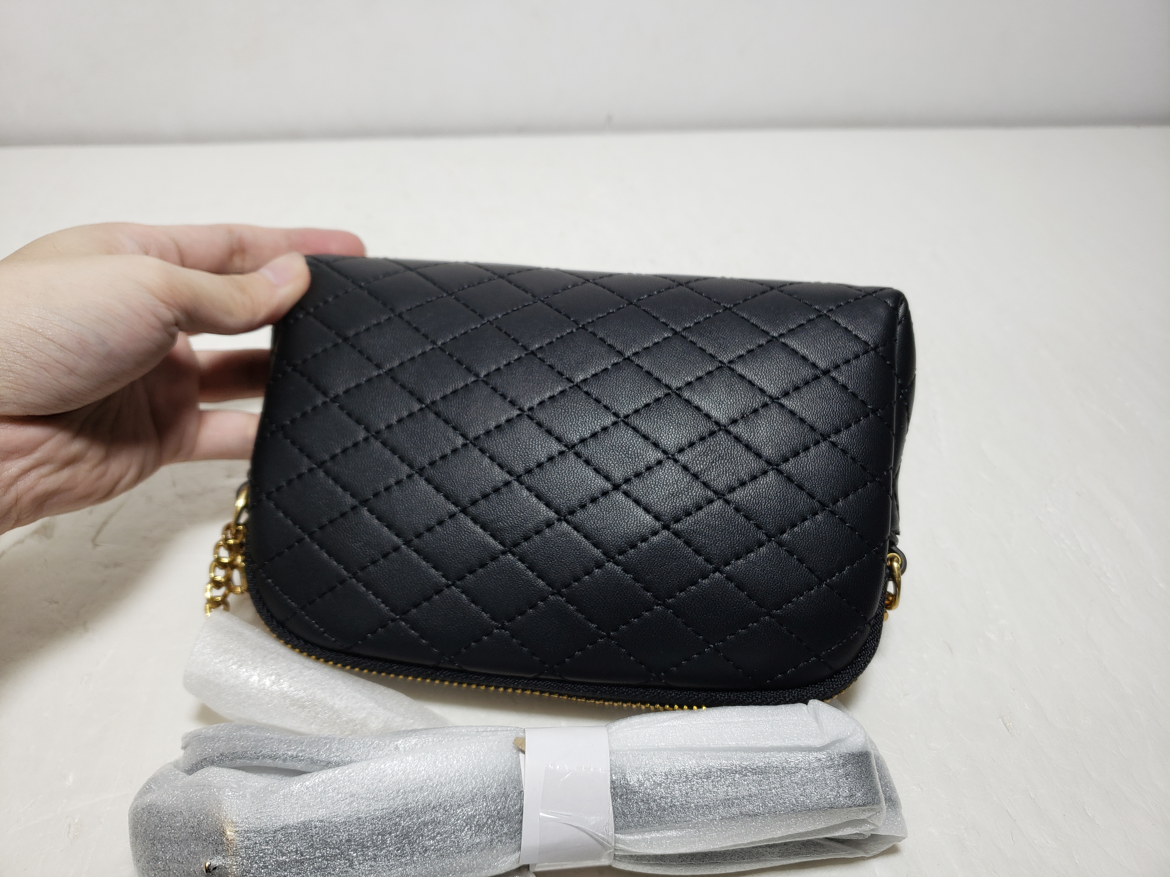 Gaby zipped pouch in quilted lambskin