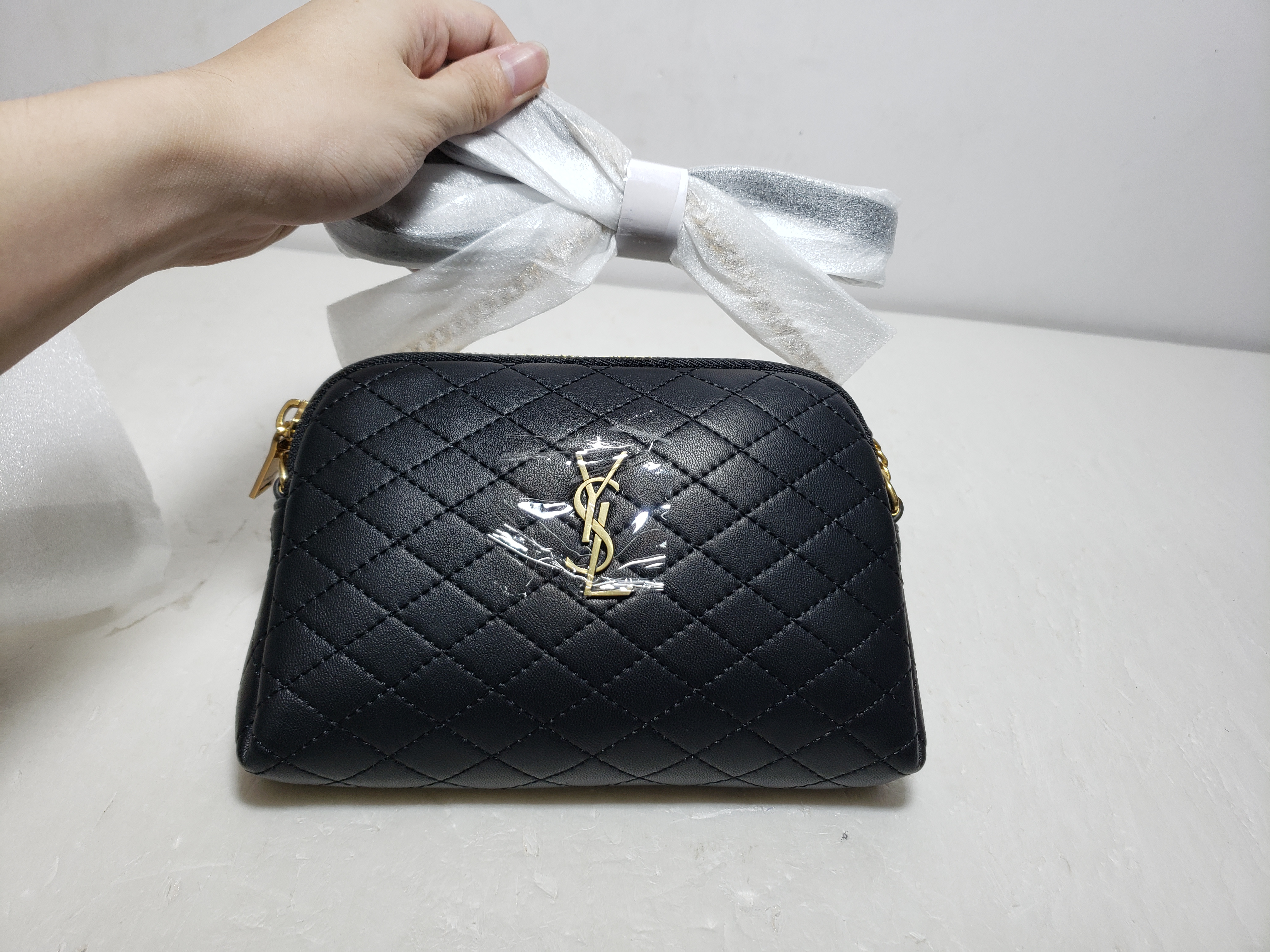 Gaby zipped pouch in quilted lambskin