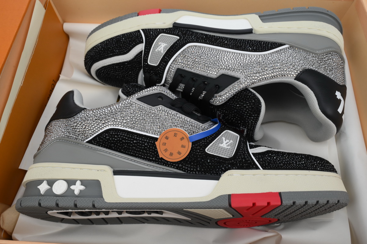 LOUIS VUITTON Trainer Grey Black diamond