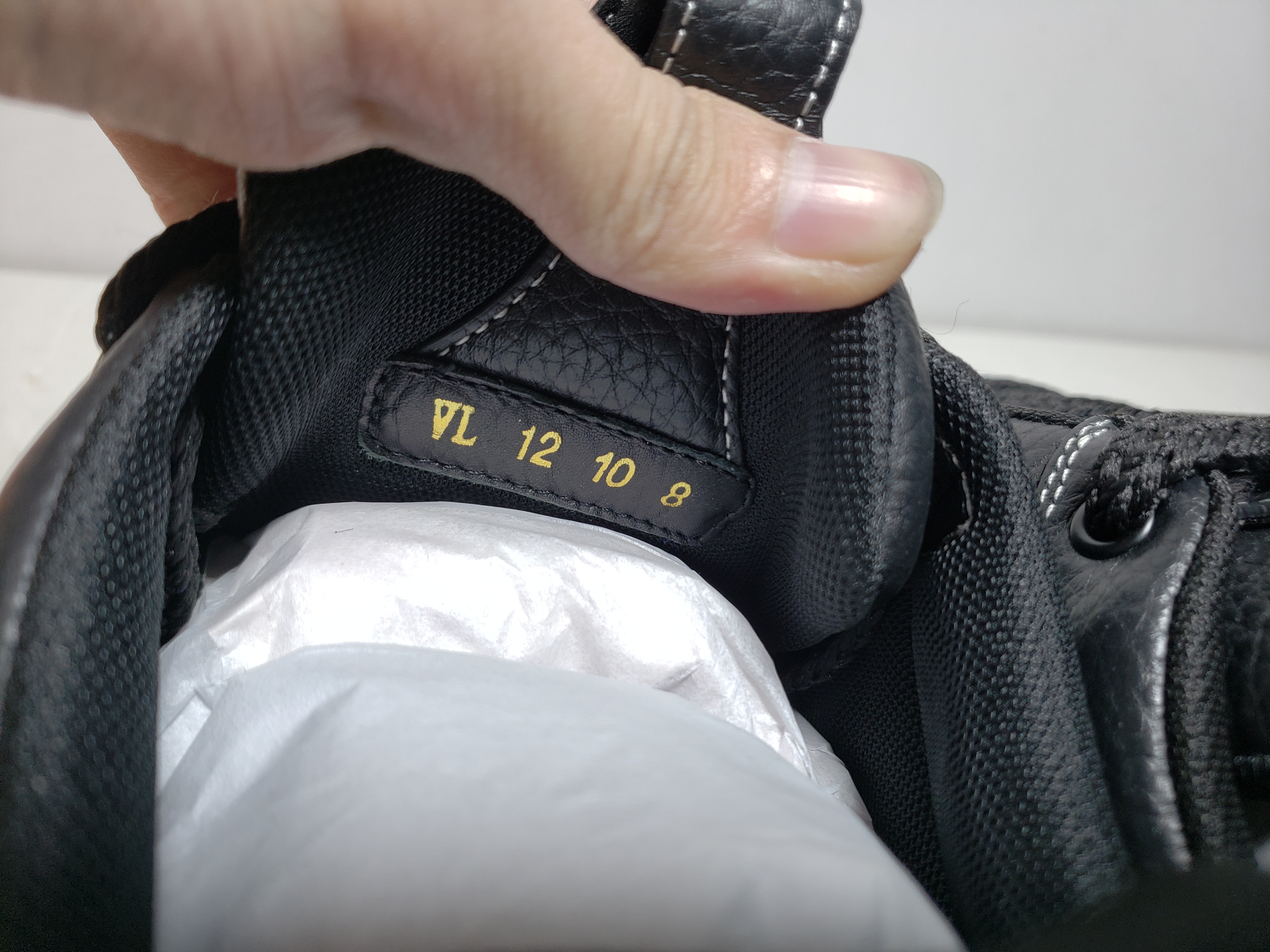 Replica Louis Vuitton Skate Black