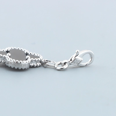 Van Cleef & Arpels four-leaf clover black agate five-flower bracelet 02