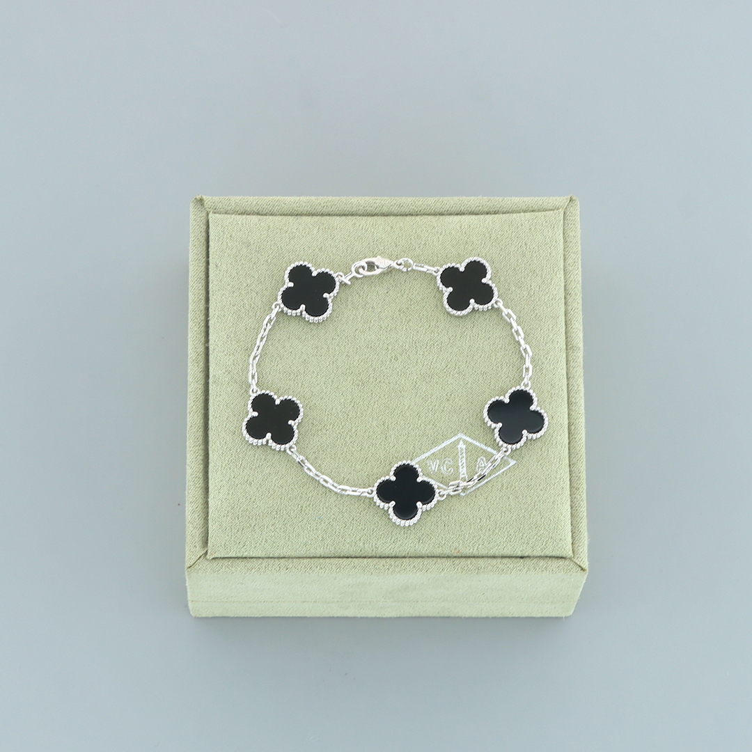 Van Cleef & Arpels four-leaf clover black agate five-flower bracelet