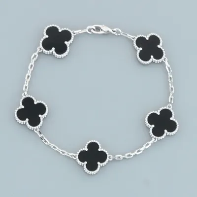Van Cleef & Arpels four-leaf clover black agate five-flower bracelet 01