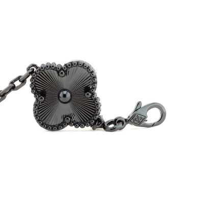 Van Cleef & Arpels four-leaf clover laser five-flower bracelet black 02