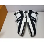 Replica Louis Vuitton Trainer Black And White Cloth Cover,VL1202
