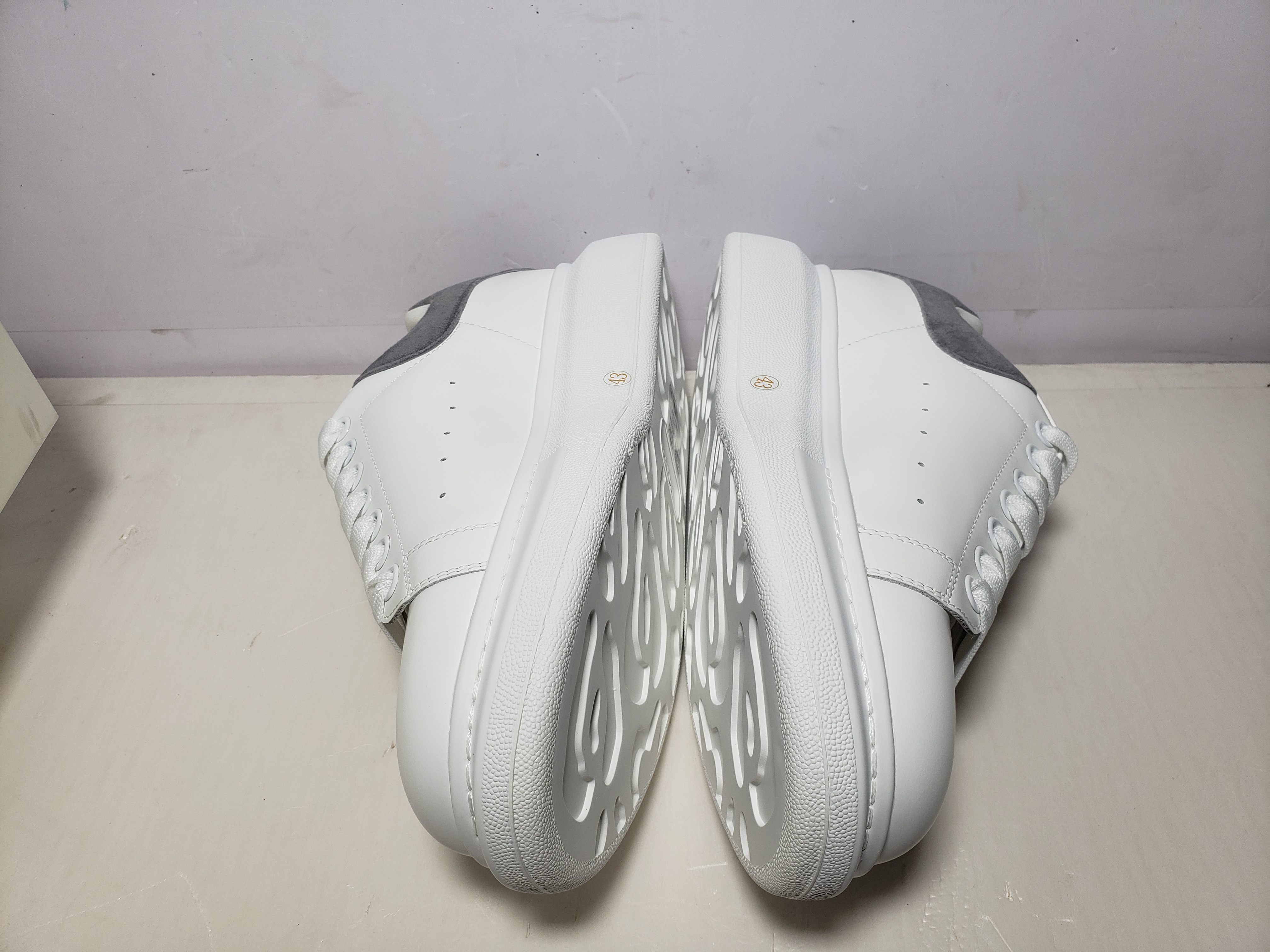 Replica Alexander McQueen Sneaker Cloud White
