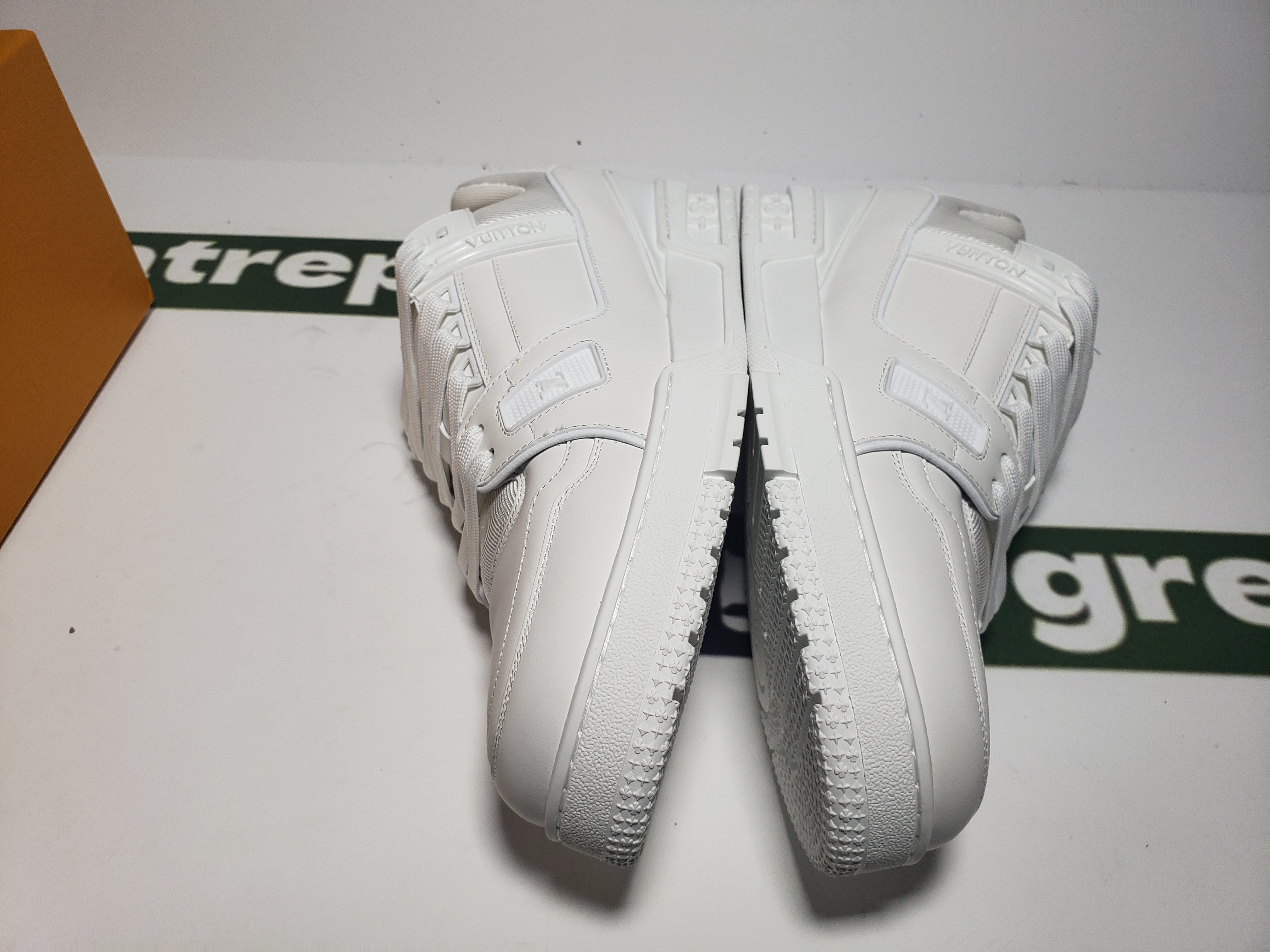 Replica Louis Vuitton Trainer White